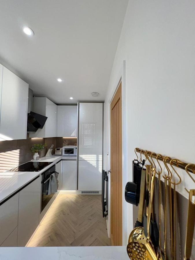 Charming 3-Bed House With 1 Parking Space Кентербері Екстер'єр фото