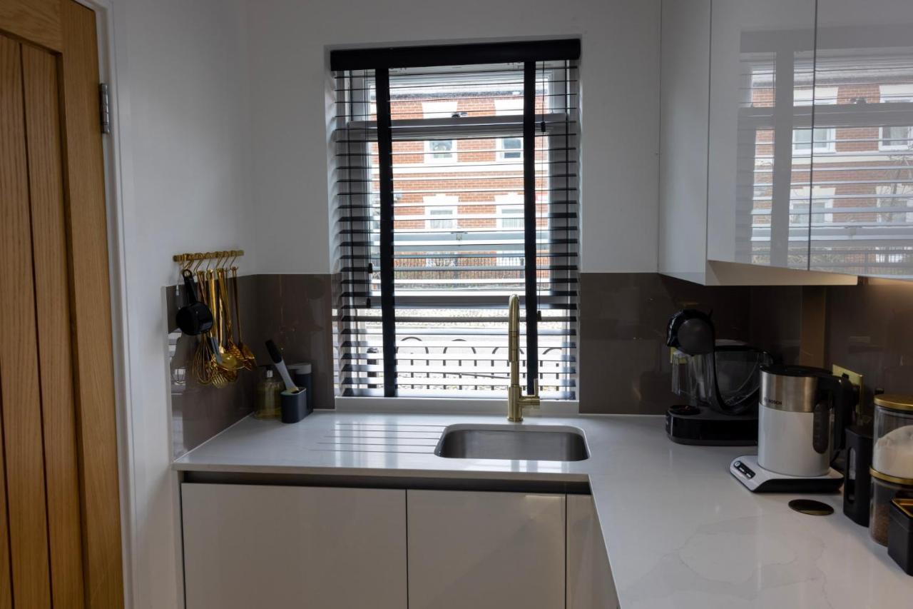 Charming 3-Bed House With 1 Parking Space Кентербері Екстер'єр фото