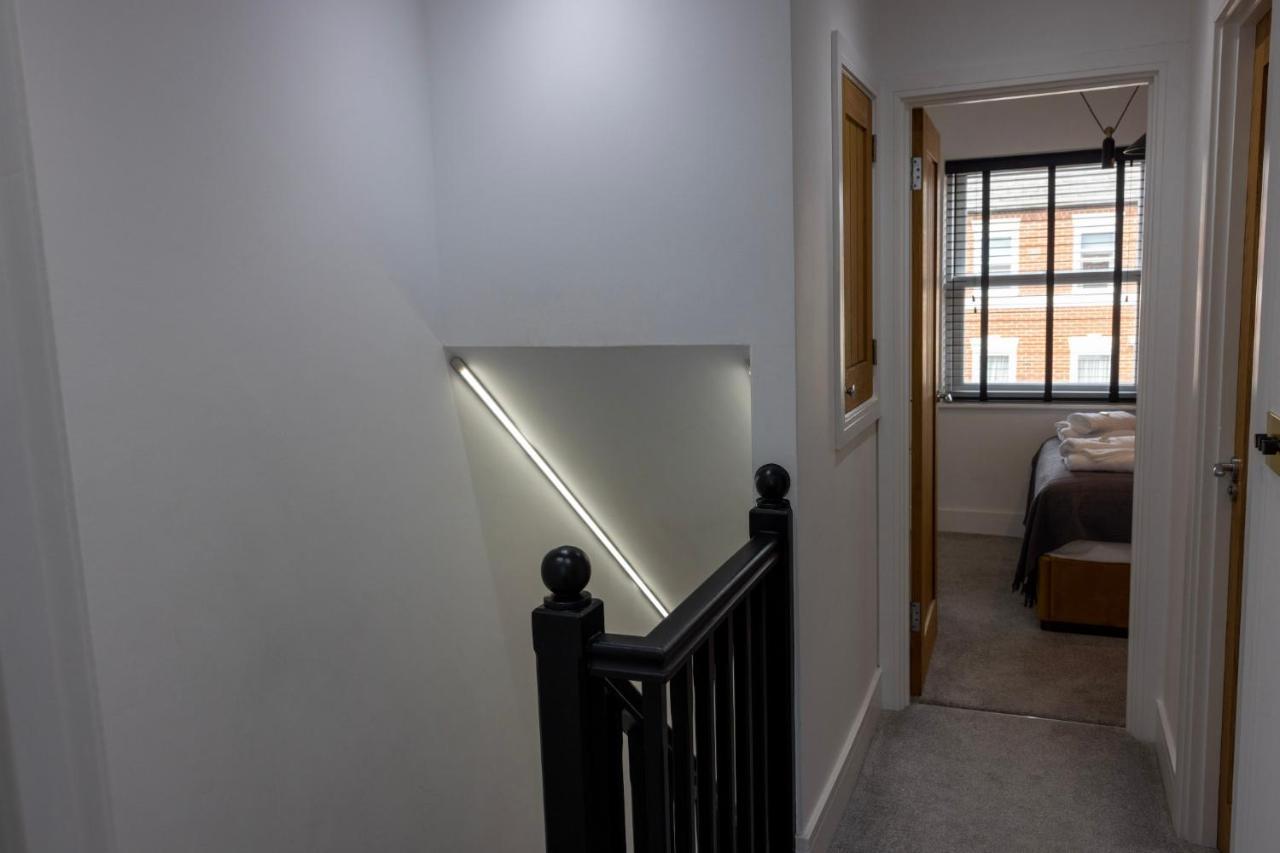 Charming 3-Bed House With 1 Parking Space Кентербері Екстер'єр фото